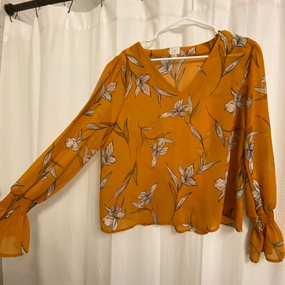 a•new day, M, orange w/ flowers